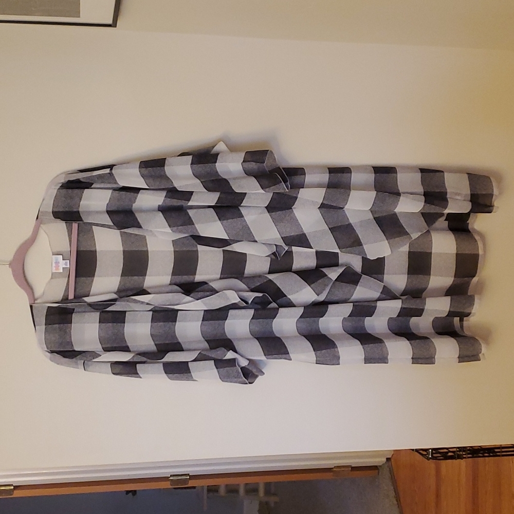 NWOT Large Lularoe Shirley